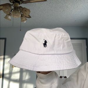 White Ralph Lauren bucket hat